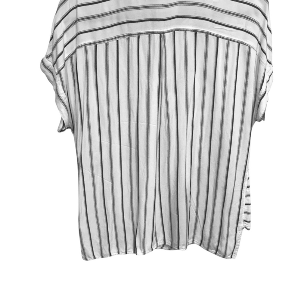 A.N.A. Black and White Short-sleeve Button Down Blouse size Large - Picture 3 of 4